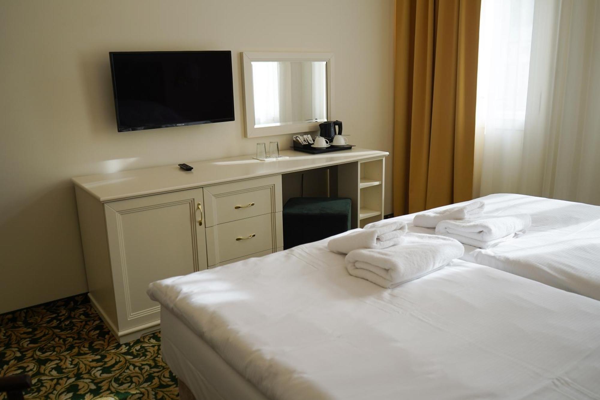 Ea Hotel Elefant Karlovy Vary Bagian luar foto