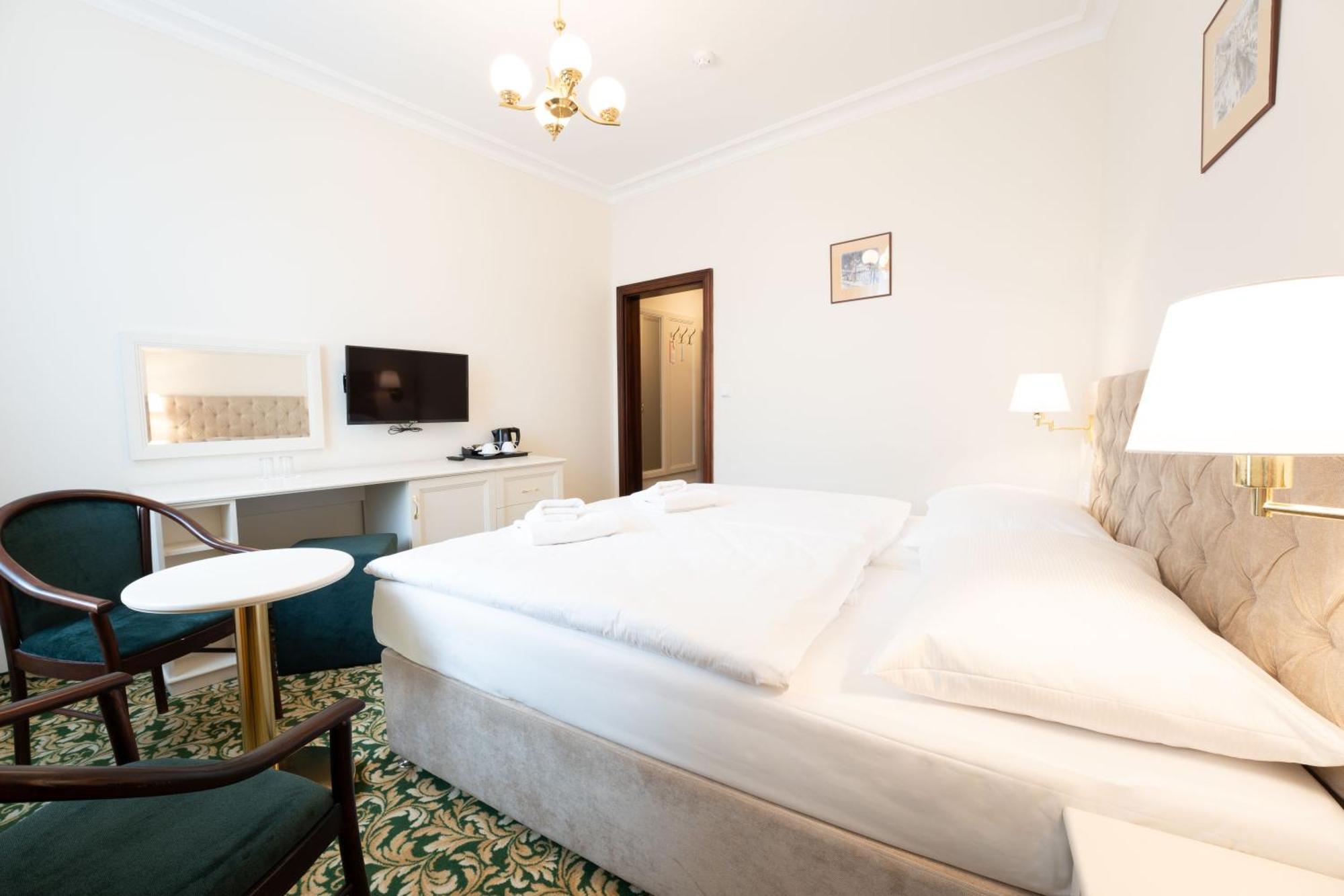 Ea Hotel Elefant Karlovy Vary Bagian luar foto