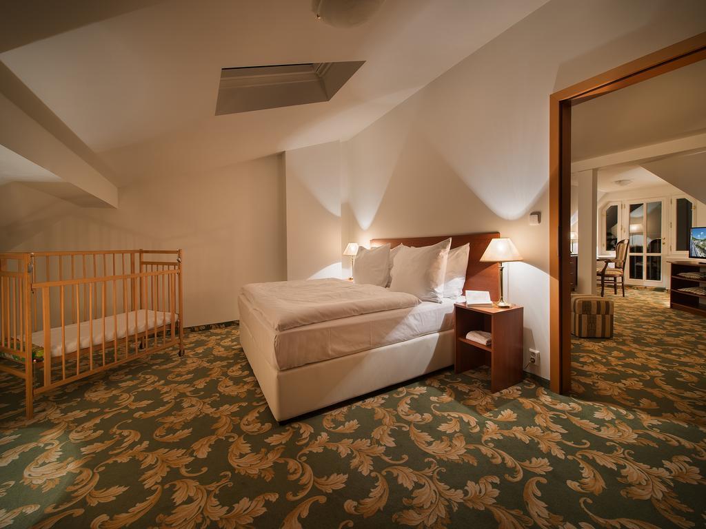 Ea Hotel Elefant Karlovy Vary Bagian luar foto