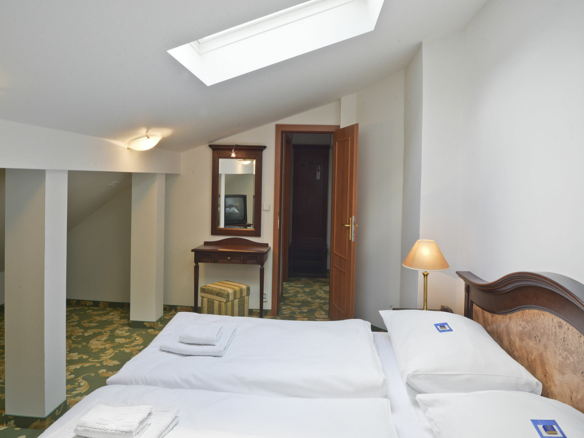 Ea Hotel Elefant Karlovy Vary Bagian luar foto